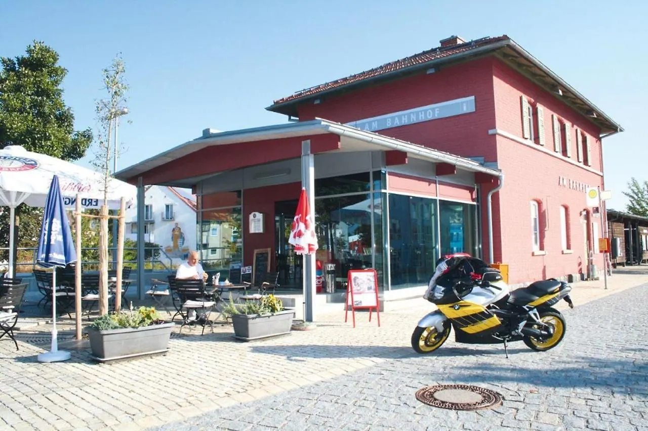 Uebernachten Im Nostalgischen Bahnwaggon Bogen 0*,  Germany